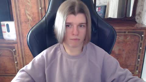 Max online show from February 19, 3:49 pm