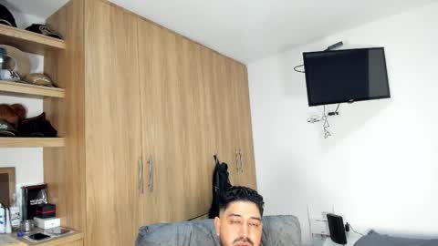 Max  online show from April 25, 5:42 am