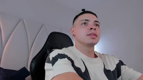 MAX online show from March 11, 8:20 pm