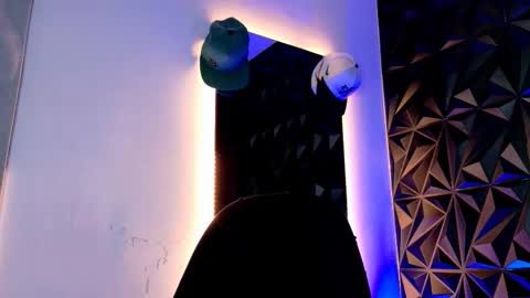 MAX online show from October 9, 11:21 pm