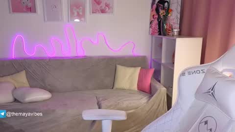 Maya online show from February 1, 3:25 am