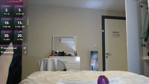 maya_kumashiro online show from December 18, 9:32 pm