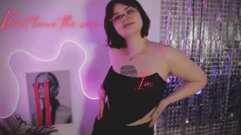 Woman online show from March 3, 5:09 pm