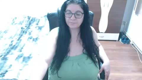 Maya online show from December 17, 6:42 am