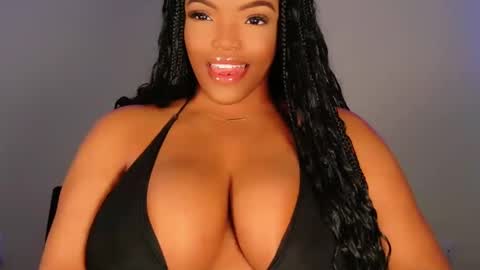 MayBabi online show from October 31, 10:10 pm