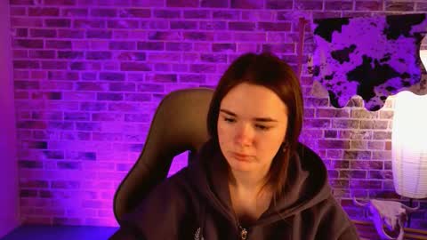 maybloom_ online show from February 17, 6:23 am