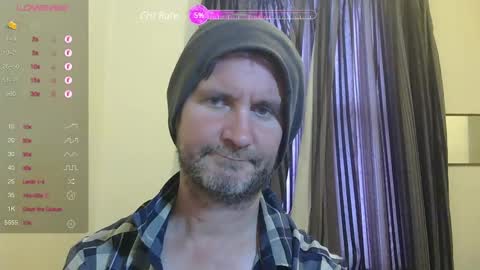 Snapshot of mayhemnz chatting on December 23, 4:12 am MayhemNZ online show from December 23, 4:12 am