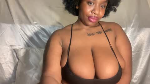 mayluvsu online show from February 10, 11:41 pm