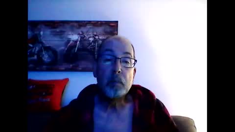me at home online show from May 24, 11:17 am