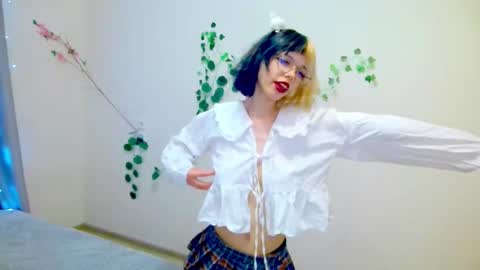 Viola online show from March 31, 4:18 pm