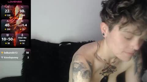 Megan and sophi online show from December 4, 9:58 pm