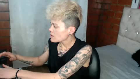 Megan and sophi online show from May 27, 3:36 am