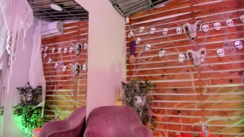 Snapshot of megan_raiin chatting on October 22, 7:44 am megan_raiin online show from October 22, 7:44 am