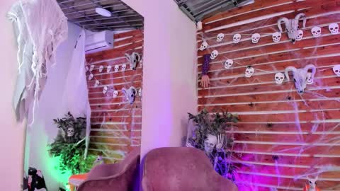 Snapshot of megan_raiin chatting on October 16, 8:36 am megan_raiin online show from October 16, 8:36 am