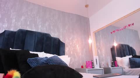 Isis ariany  online show from September 13, 1:02 pm