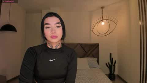 Megan Cross online show from December 17, 4:30 am