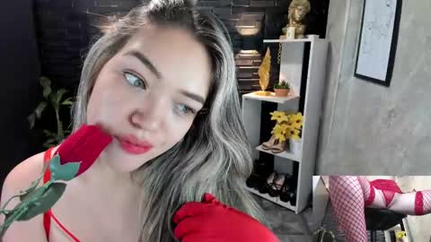 Snapshot of megann_hill chatting on February 22, 5:13 pm Megan online show from February 22, 5:13 pm