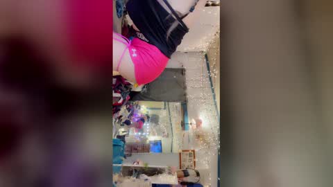 MegaTinyyy online show from February 4, 7:45 am