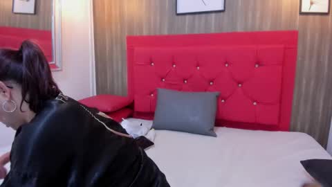 meggancurvy online show from February 25, 8:12 pm