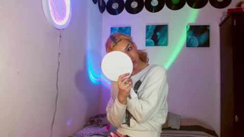 meghan_devil_ online show from December 23, 7:47 am