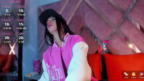 meghanqueen__ online show from February 17, 4:00 am