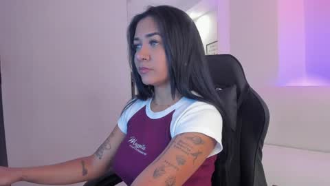 melan_owen online show from May 12, 11:08 am