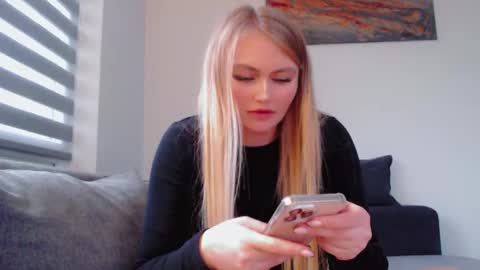 Melania online show from November 21, 1:31 pm