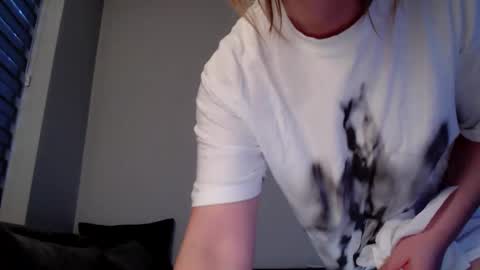 Melania online show from February 25, 4:04 pm