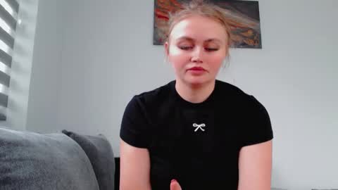 Melania online show from February 16, 12:47 pm