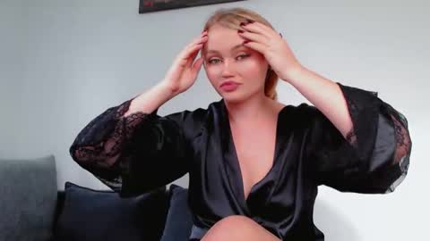 Melania online show from October 20, 11:26 am