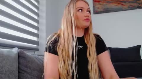 Melania online show from February 12, 11:25 am