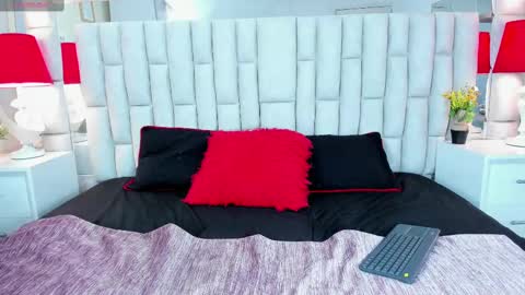 melani hom online show from September 17, 1:25 pm