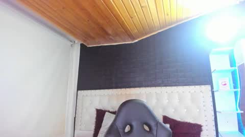 Snapshot of melanie_hh chatting on February 25, 7:20 am Melanie  online show from February 25, 7:20 am