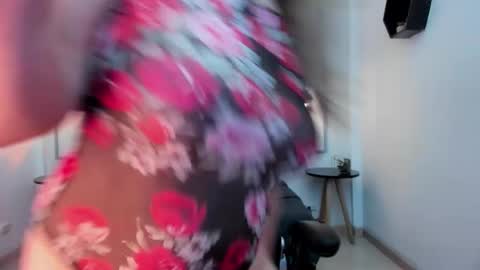 Melanie online show from November 24, 8:51 pm