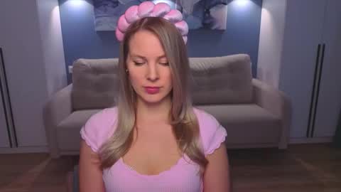 Melanie Bennett online show from March 27, 8:26 am