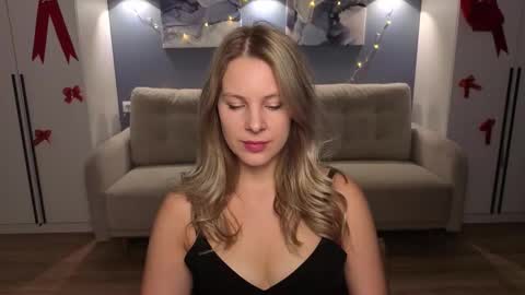 Melanie Bennett online show from December 23, 7:14 am