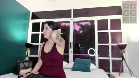 Melanie Roux online show from November 5, 11:34 am