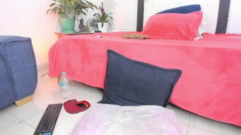 melaniie_roussel online show from May 27, 1:57 am