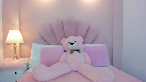 Melanie online show from November 18, 4:15 am