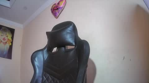 melany online show from April 12, 3:32 am