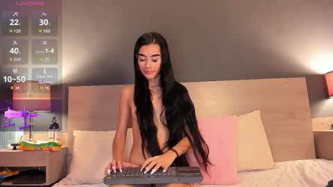 Snapshot of melanyy_ruiiz chatting on October 22, 3:35 pm MELANY online show from October 22, 3:35 pm