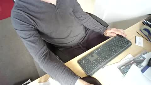 melbguy_075 online show from March 1, 12:48 am