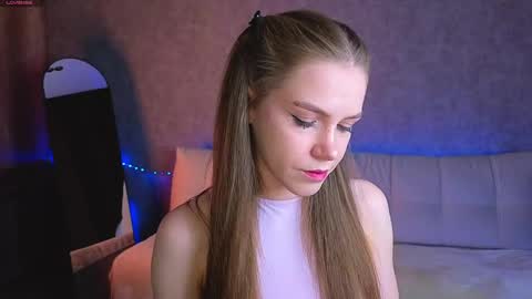 Melee Eva - Thumbs Up please  online show from April 21, 11:17 am