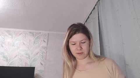 Melissa  Ray online show from February 6, 2:33 am