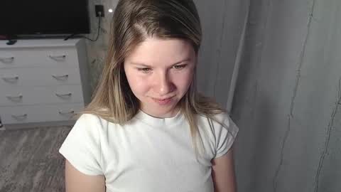 Melissa  Ray online show from February 7, 5:29 pm