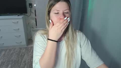 Melissa  Ray online show from February 10, 2:08 am