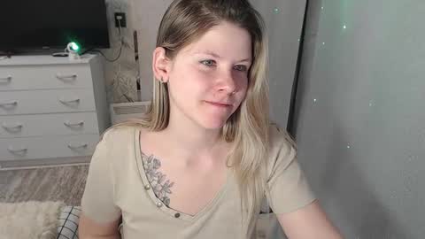 Melissa  Ray online show from March 7, 5:17 pm
