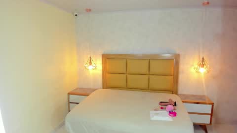    online show from January 7, 7:41 pm