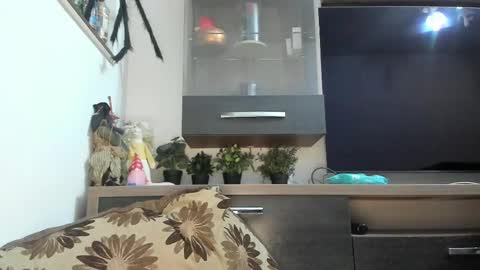 Snapshot of mellbell_ chatting on February 25, 2:25 am MellyMell online show from February 25, 2:25 am