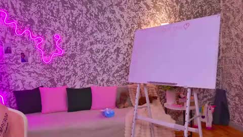 mellhyees online show from March 22, 4:22 pm